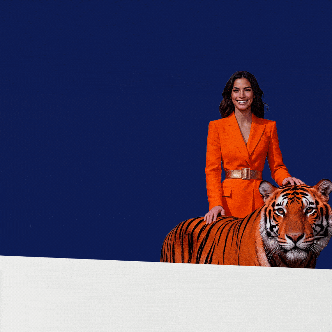 chica con ropa naranja y tigre